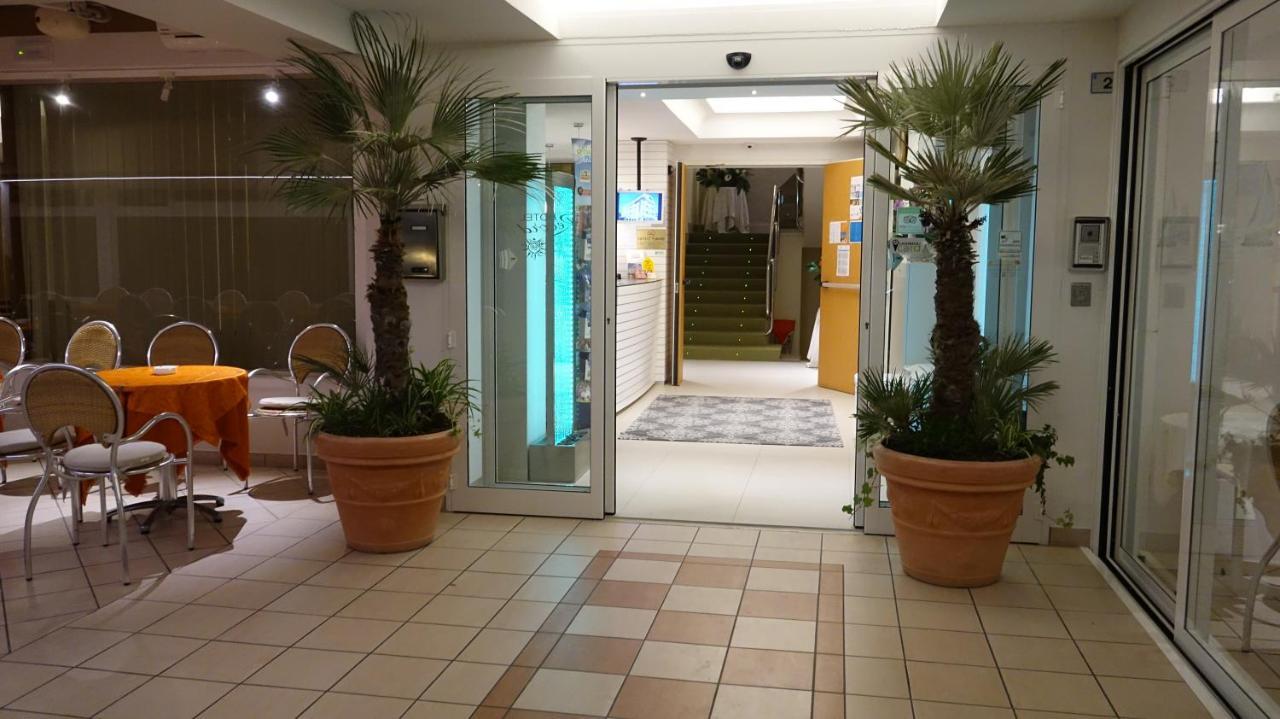Hotel Record Ричоне Екстериор снимка